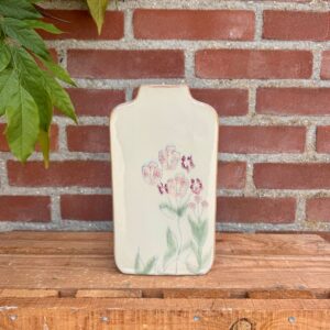 Crème vaas met bloemenprint