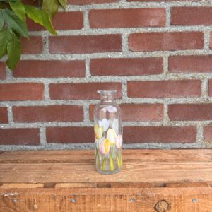 Flesje met tulpen